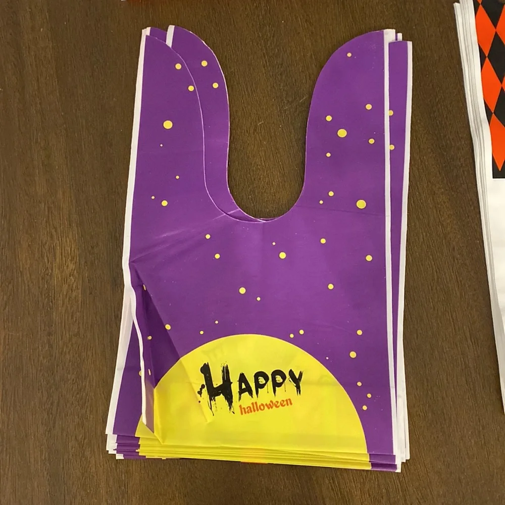 NWOT 100 Plastic Halloween Treat Favor Bags (25 per design)